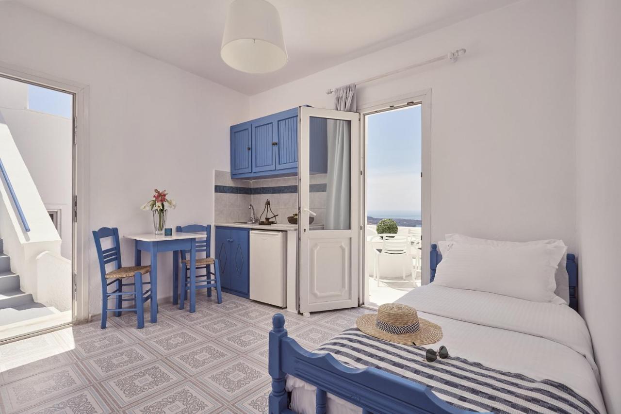 Amphitheater Cave Houses Fira  Exterior foto