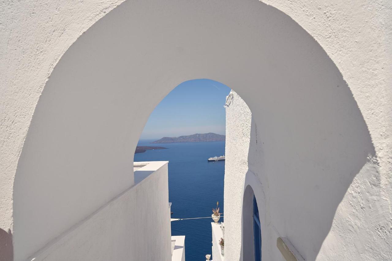 Amphitheater Cave Houses Fira  Exterior foto